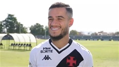 Coutinho cười tươi dù súng nổ sau lưng