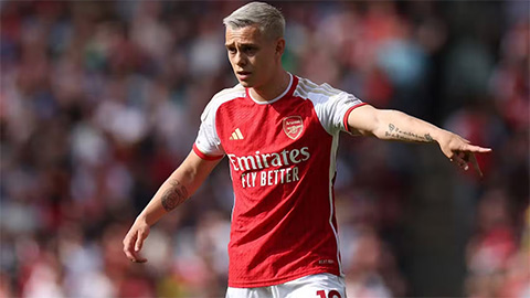 Arsenal giữ chân Trossard