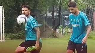 VIDEO Hendrio phô diễn kỹ thuật điêu luyện tại buổi tập của Hà Nội FC