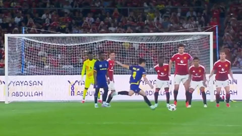 VIDEO Hai Long đá phạt thử tài thủ môn Onana