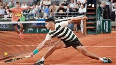 Carlos Alcaraz nhận cú sốc đầu tiên tại Roland Garros, chứng tỏ bản lĩnh 'Vua đất nện' mới