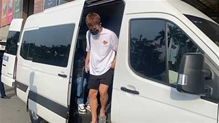 4 cầu thủ Việt Nam về nước sau màn thể hiện điểm 10 trước MU: Hai Long thăm nhà trước khi hội quân
