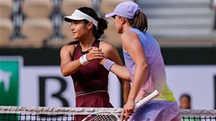 'Mỹ nhân đại chiến' ở Roland Garros: Raducanu ‘coi thường’ Swiatek