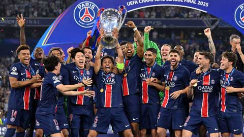 Khoảnh khắc PSG nâng cúp vô địch Champions League lần đầu tiên trong lịch sử