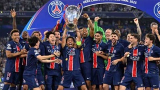 Khoảnh khắc PSG nâng cúp vô địch Champions League lần đầu tiên trong lịch sử