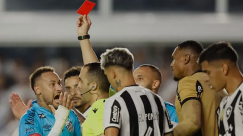 VIDEO Cận cảnh Neymar cố tình dùng tay ghi bàn khiến CĐV phẫn nộ