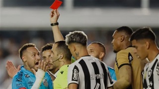 VIDEO Cận cảnh Neymar cố tình dùng tay ghi bàn khiến CĐV phẫn nộ