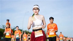  Loan Barbie khoe hình ảnh ướt nhẹp khi hoàn thành 21km chạy bộ