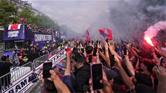 1 cảnh sát hôn mê, 2 người chết ở lễ ăn mừng của PSG