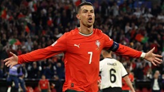 Cristiano Ronaldo lập thêm kỷ lục ghi bàn khi Bồ Đào Nha vào chung kết Nations League