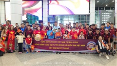 ĐT Việt Nam tới Malaysia, được cộng đồng người Việt chào đón