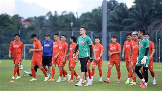 Buổi tập đầu tiên của ĐT Việt Nam tại Malaysia chứng kiến sự gay gắt của HLV Kim Sang Sik