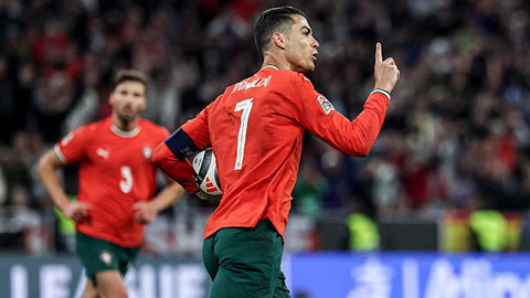 Cristiano Ronaldo lập loạt kỷ lục siêu phàm sau chung kết Nations League 2024/25