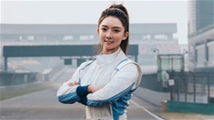 Chiêm ngưỡng dung nhan và câu chuyện đầy cảm hứng của nữ tay đua F1 đầu tiên của Trung Quốc