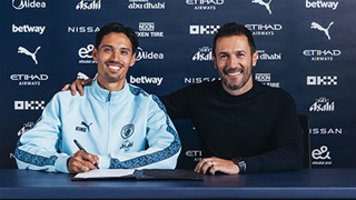 Cầu thủ gốc Indonesia rạng rỡ trong ngày ra mắt Man City