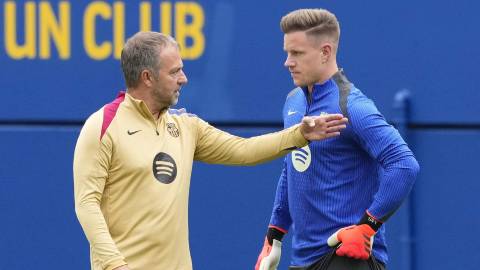 Ter Stegen không có 'cửa' ở lại Barca của Flick
