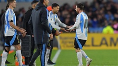 Messi yêu cầu được thay ra khi Argentina gặp khó và sự đối nghịch với Ronaldo