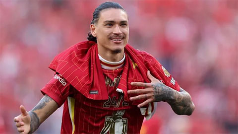 Liverpool bán lỗ Darwin Nunez