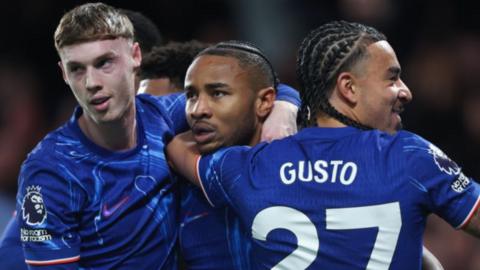Chelsea không có rận chó !