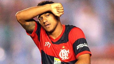 4 ngôi sao Brazil ‘xoay tua’ với 8 gái làng chơi
