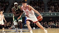 'Jokic' Trung Quốc Yang Hansen cao 2m18 phá dớp 18 năm, chính thức góp mặt tại NBA