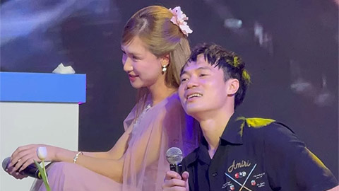 Văn Toàn đầy tình tứ bên Hòa Minzy 