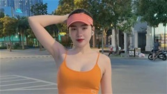 Hot girl Loan Barbie đăng thông điệp đáng chú ý