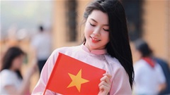 Mỹ nhân bóng chuyền Hà Kiều Vy thướt tha trong bộ áo đặc biệt