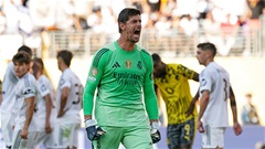 Courtois có pha cứu thua kinh dị trước Dortmund