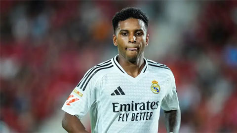 Real Madrid và PSG đại chiến từ trên sân đến bàn đàm phán
