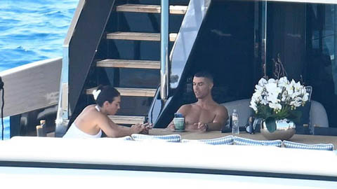 Hình ảnh mới nhất của Cristiano Ronaldo sau khi vắng mặt ở đám tang Diogo Jota