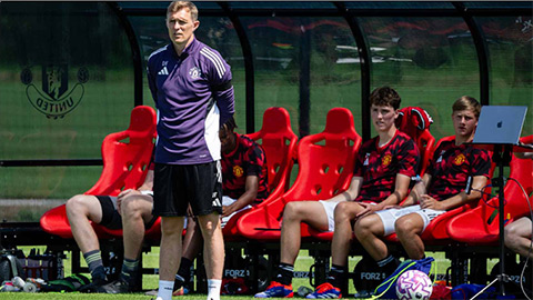 MU 'giáng chức' Darren Fletcher xuống đội trẻ