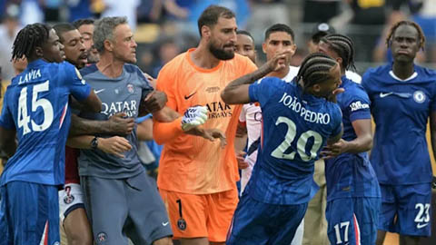 Luis Enrique đối mặt án phạt nặng từ FIFA vì hành hung Joao Pedro