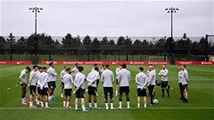 Thần đồng của Liverpool khiến các sao đội một khốn đốn