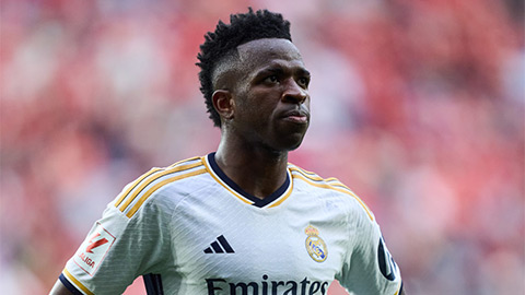 Vinicius trở thành nạn nhân đầu tiên của Alonso