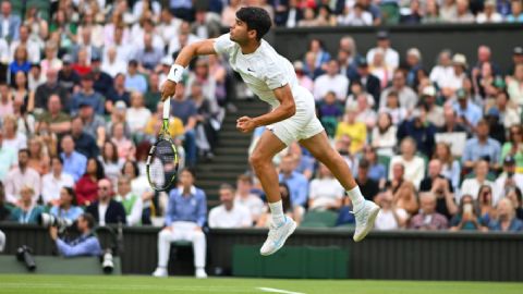 Tranh tài Jannik Sinner - Carlos Alcaraz: 'Tiểu Nadal' lộ tử huyệt ở Wimbledon, khó mơ US Open?