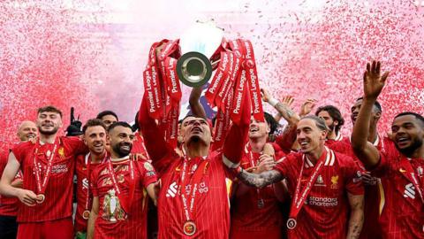 Liverpool vẫn chưa thoát kiếp 'lom dom'