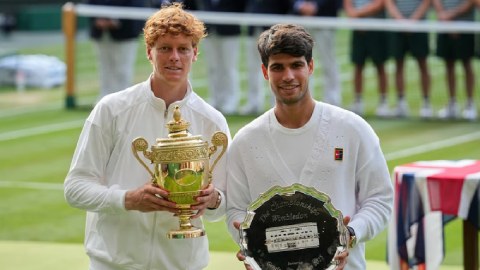 Jannik Sinner củng cố ngôi vương ATP, Carlos Alcaraz âm thầm chuẩn bị cú lật đổ mùa sân cứng Bắc Mỹ