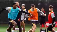  Arne Slot thẳng tay loại hai ngôi sao lớn của Liverpool