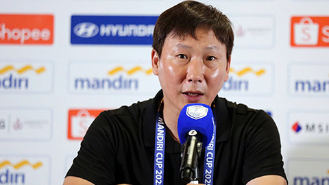 HLV Kim Sang Sik phản ứng bất ngờ khi U23 Việt Nam vào bán kết