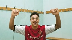 Cái ngông của Ibrahimovic khiến Wenger phải 'chui xuống hố'