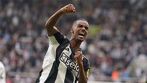 Newcastle treo giá Isak vượt xa con số Liverpool sẵn sàng chi trả