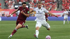 CĐV MU 'sướng' dù Hojlund sút trúng cột dọc
