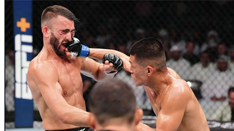 Đấm 'méo mặt' đối phương, Steven Nguyent lập kỷ lục UFC