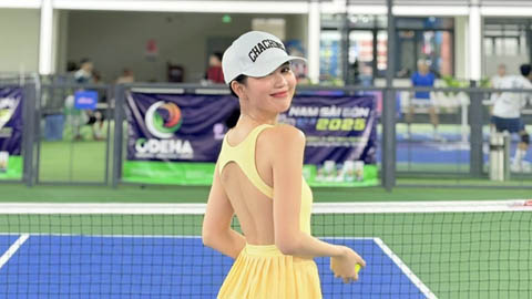 Nữ hoàng nội y Ngọc Trinh khéo khoe thân hình nuột nà trên sân pickleball