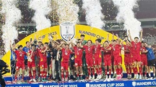 VIDEO Khoảnh khắc U23 Việt Nam nâng cao cúp vô địch ĐNÁ lần thứ 3 liên tiếp