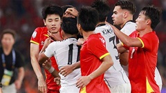 Đình Bắc bị số đông cầu thủ U23 Indonesia lao vào bóp cổ gây thương tích