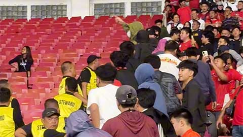 CĐV Indonesia chửi bới, liên tục lăng mạ người hâm mộ Việt Nam sau chung kết