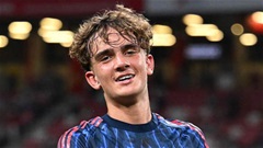 Thần đồng học lớp 10 của Arsenal được ví như Messi 