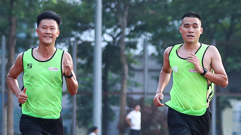 1 trọng tài đi cấp cứu ở kiểm tra thể lực trước mùa 2025/26